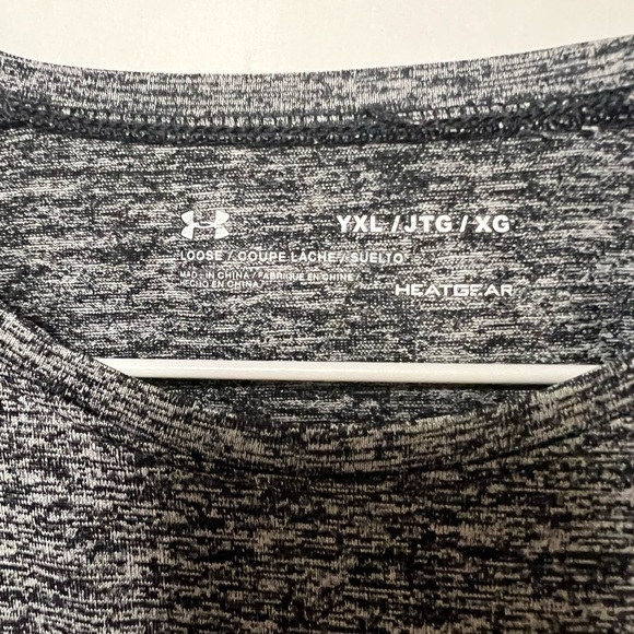 UNDER ARMOUR GREY/BLACK SHORT SLEEVE SIZE YOUTH LARGE SHIRT - Picture 5 of 5